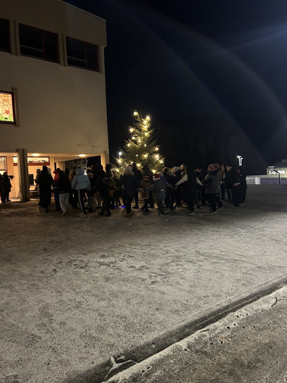 Kveikt á jólaljósum