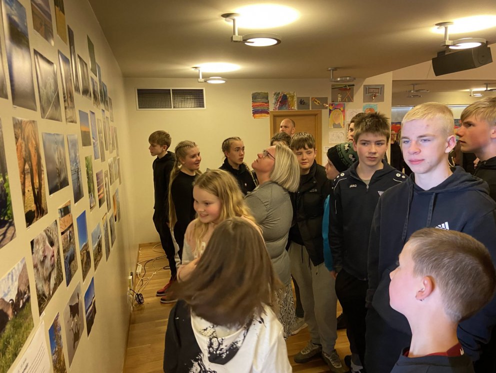 Opnun myndlistasýningar í dag