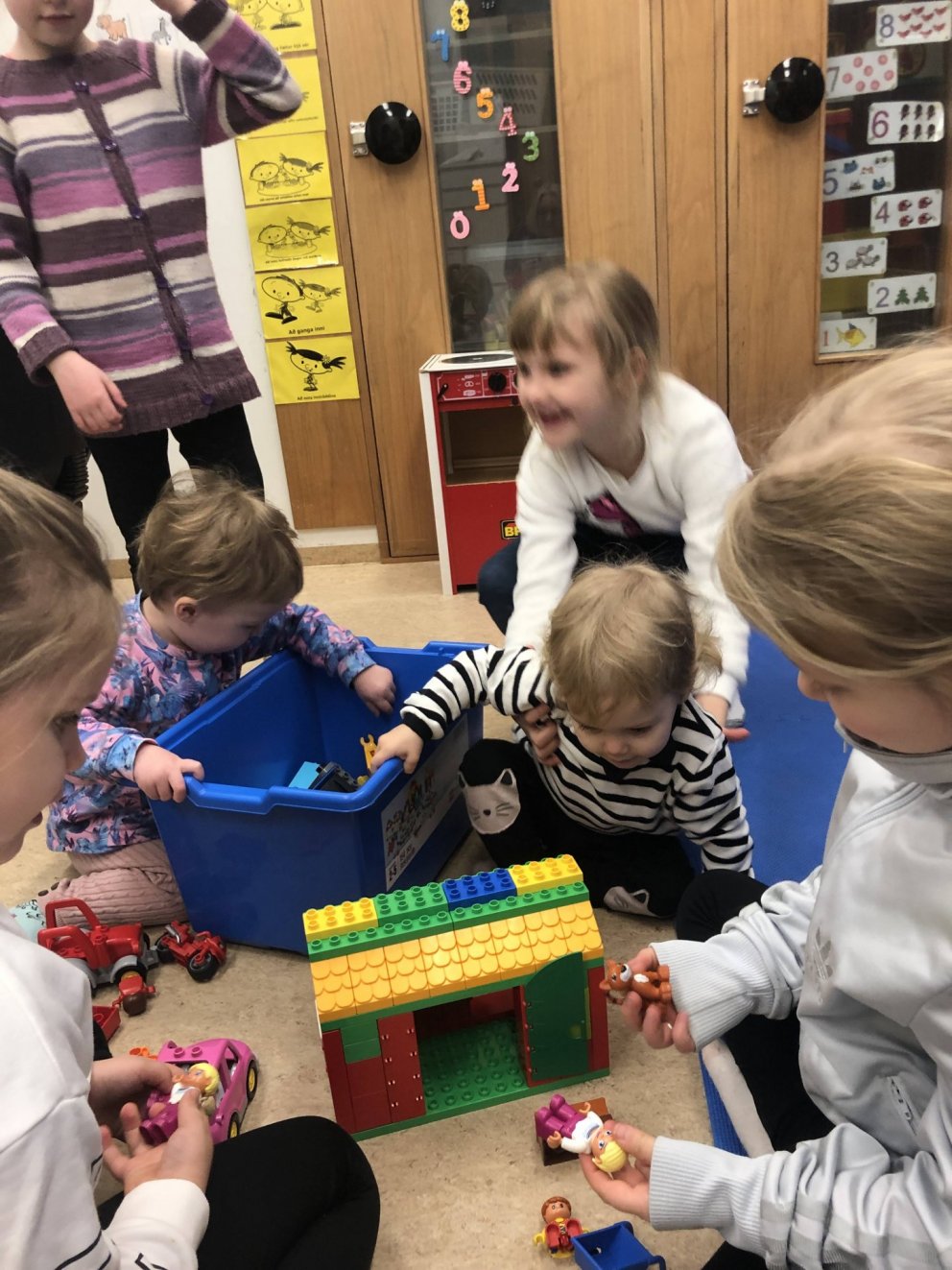 Yngstu nemendur í heimsókn á leikskólum