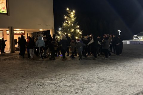 Kveikt á jólaljósum