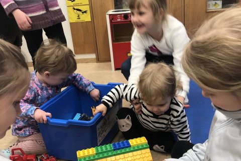 Yngstu nemendur í heimsókn á leikskólum